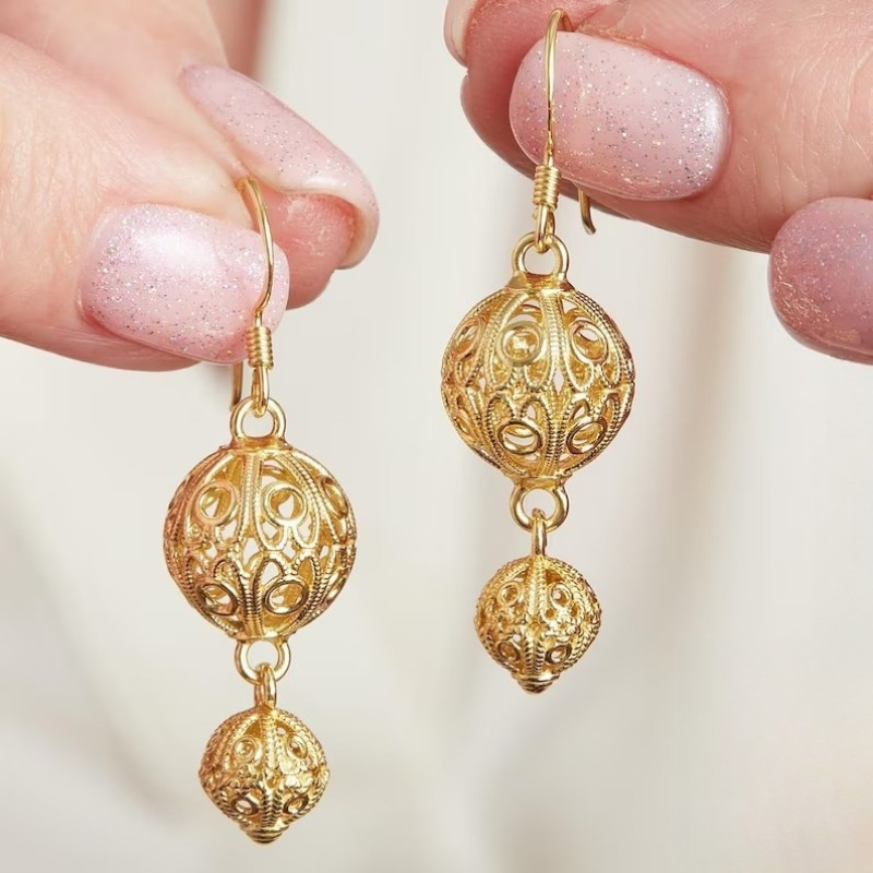 Vintage Collectible Figures - Anting Gantung Bola Ukiran Berongga Retro